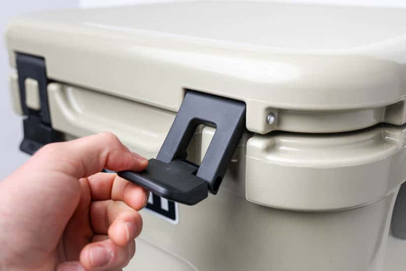 YETI Roadie 24 opening front latch with one hand