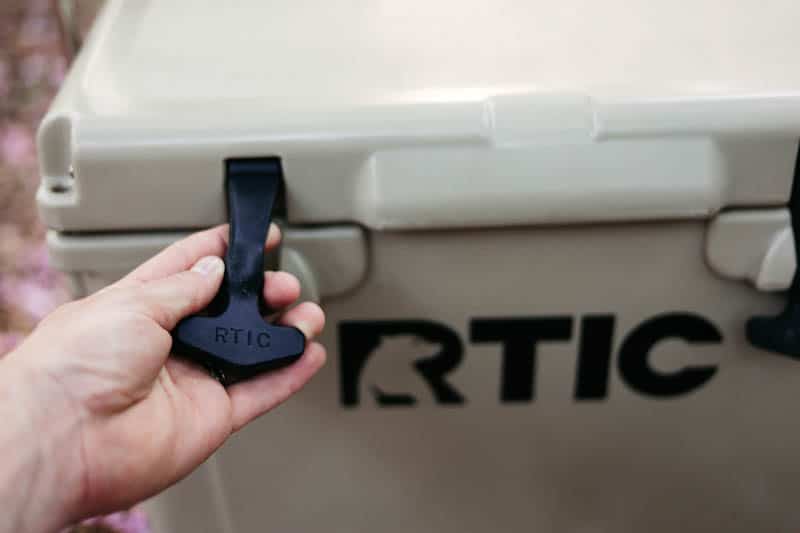 RTIC 20 Qt handle detail in the field