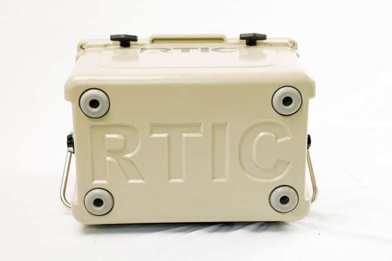 RTIC 20 Qt no slip feet and bottom logo