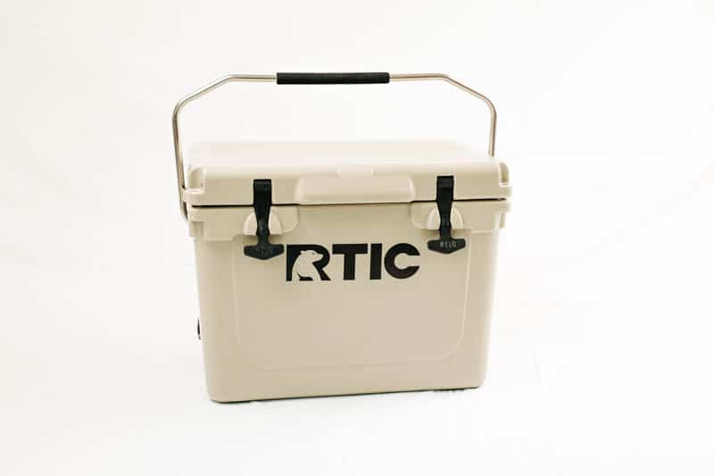 RTIC 20 Qt on white background