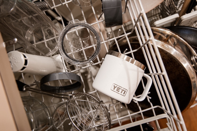 putting a yeti cup and lid into dishwasher