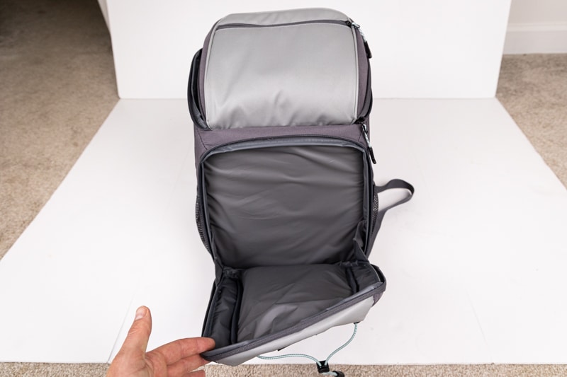 Igloo voyager backpack cooler main pocket capacity